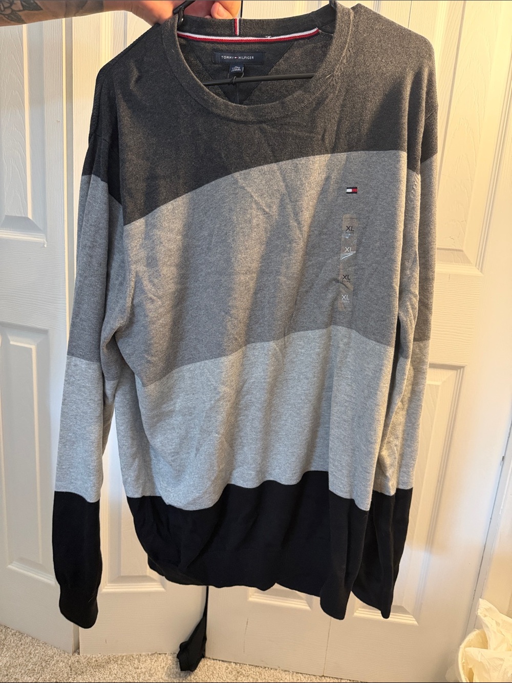 Tommy Hilfiger Men’s Gray & Black Colorblock Crewneck Pullover